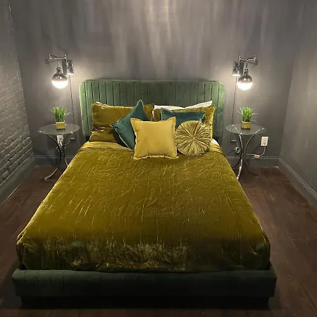Luxury City Escape & Peaceful Retreat By Hollyhock-3